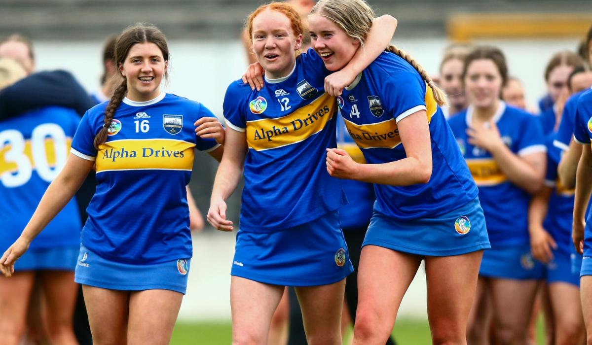WATCH: Kilkenny locals watch Tipp camogie winners sing Slievenamon in