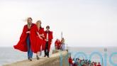 Hundreds of St Andrews students take part in traditional pier walk