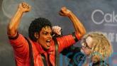 Cake artist creates life-size Thriller tribute to Michael Jackson on Halloween
