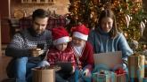 Children&rsquo;s tsar urges parents to ditch their phones during festive family time