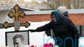 Mourners in Moscow mark two-year anniversary of Alexei Navalny&rsquo;s death