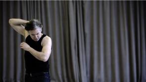 Breand&aacute;n de Galla&iacute; brings inspiring new show to An Grian&aacute;n theatre