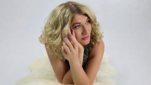 Russian country star with Offaly connections raises funds for Red Cross in Ukraine