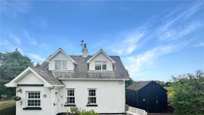 This cute and cosy cottage in the Tipperary countryside is a steal at  just under €150,000