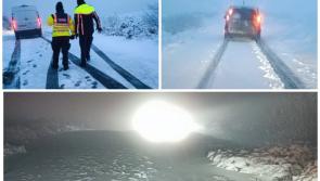 Driver who got stuck on Offaly road in snow thanks locals for her rescue