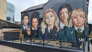 Derry pub remove controversial awning that blocked Derry Girls mural 