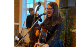  Dundalk’s own Alice Robinson returns to Toales for another Fireside Session tonight