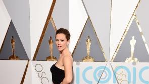 Jennifer Garner almost sets kitchen on fire in Instagram cooking video
