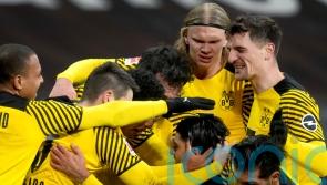 Borussia Dortmund stage late comeback at Frankfurt to close gap at the top