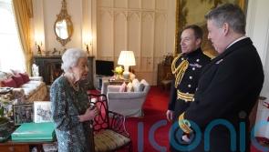 Queen points to mobility problem during in-person audience at Windsor
