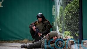 Street fighting begins in Kyiv as Ukraine president refuses to evacuate
