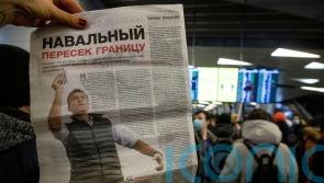Independent paper edited by Nobel Prize winner closes amid pressure from Moscow