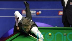 Mark Selby shakes off slow start to title defence to build lead over Jamie Jones