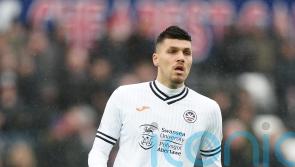 Reading rally to secure late draw against Swansea in eight-goal thriller
