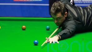 Ronnie O’Sullivan moves to brink of World Championship quarter-finals