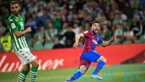 Barcelona leave it late to seal Champions League qualification