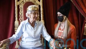 VIDEO: Nonagenarian crowned Queen of her own Buck Palace as guest at Platinum Jubilee tea party complete with ‘Royal Guards’ and a corgi