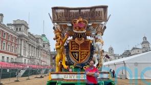 Rival carnival clubs join together to create float for Platinum Jubilee Pageant