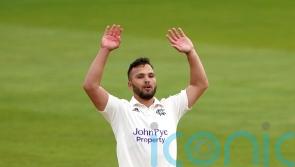 Nottinghamshire hammer Leicestershire to return to the summit