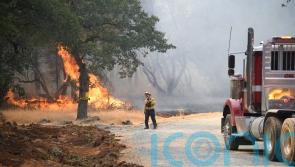 Northern California wildfire threatens 500 buildings