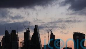 London markets lower at close amid waning consumer confidence