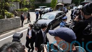 Hearse carrying body of Shinzo Abe returns him home