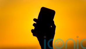 Member of scuba diving class finds paddleboarder’s lost phone