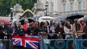 Heavy rain forecast for early-morning mourners in London queue