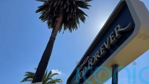 Tribute to the Queen draws crowd to Hollywood Forever Cemetery in Los Angeles