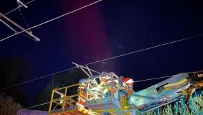 Train services to London halted by damaged electric wires