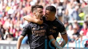 Arsenal breeze past Brentford to return to Premier League summit