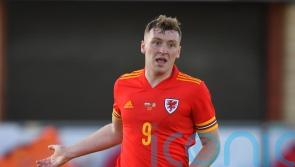 Ten-man Swindon hold on to see off Grismby