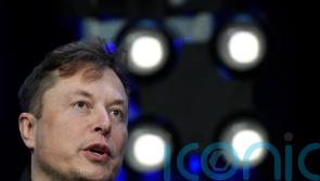 Report: Musk proposes going ahead with deal to buy Twitter