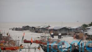 Hundreds of thousands evacuated as tropical storm approaches Bangladesh coast
