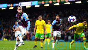 Burnley move top as Jay Rodriguez penalty downs Norwich