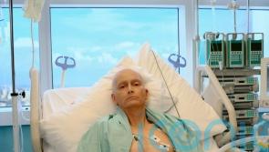 David Tennant recreates photo of poisoned Alexander Litvinenko lying in hospital