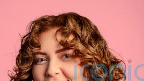 Heartstopper named readers’ favourite at Books Are My Bag awards