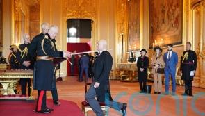 Tory MPs Iain Duncan Smith and Robert Buckland receive knighthoods from King