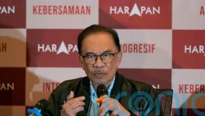 Malaysia faces new crisis as poll delivers hung Parliament
