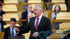 Former ministers call for end to zero-hours contracts in social care