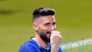 Olivier Giroud laughs off Jason Cummings’ claims over shirt-swap snub