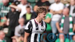 St Mirren edge past 10-man Aberdeen