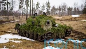 Sunak offers Ukraine British Challenger 2 tanks to help push back Russian troops