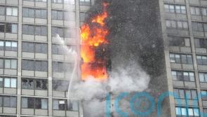 One dead as fire blazes through Chicago apartment building