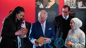 King tackles puzzle box during visit to one of London&rsquo;s architectural treasures