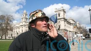 Sir Mark Rylance helps launch campaign for statue of peace campaigner Brian Haw