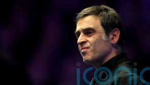 Ronnie O’Sullivan almost tipped over the edge by cue issues in Ross Muir clash
