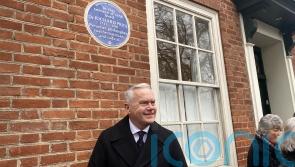 Huw Edwards unveils Blue Plaque to ‘mathematical genius’ Richard Price