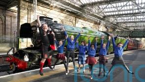 Flying Scotsman steams into Edinburgh to mark centenary