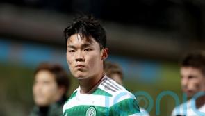 Leaders Celtic leave it late to see off 10-man Hibernian